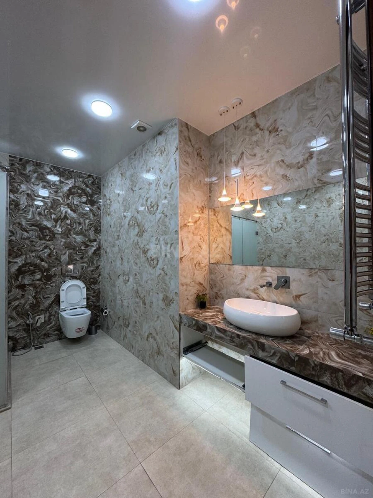 Satılır 4 otaqlı mənzil 220 m²