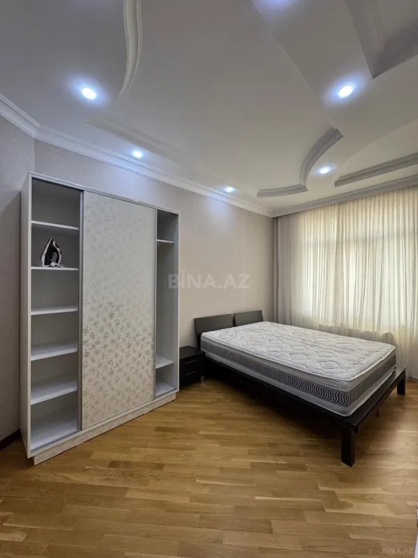 Satılır 4 otaqlı mənzil 220 m²
