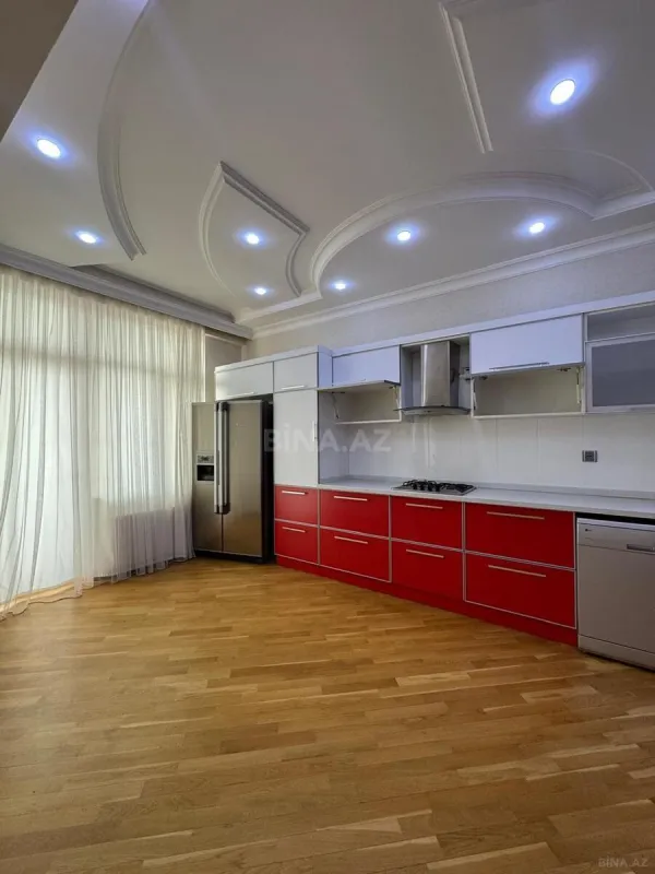 Satılır 4 otaqlı mənzil 220 m²