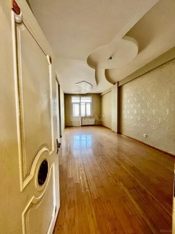 Satılır 3 otaqlı mənzil 135 m²