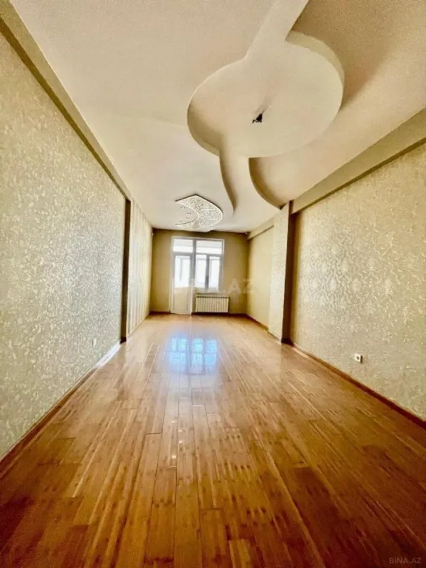Satılır 3 otaqlı mənzil 135 m²