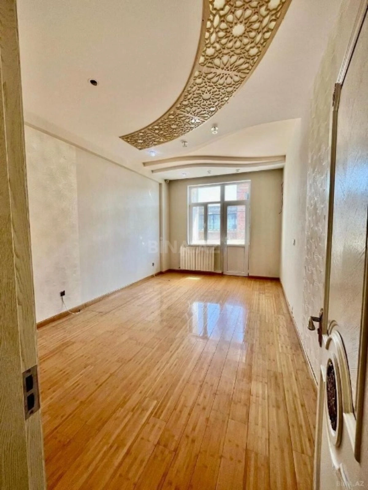 Satılır 3 otaqlı mənzil 135 m²