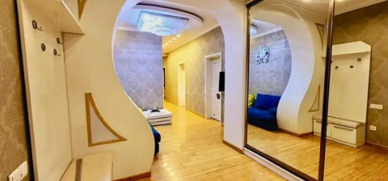 Satılır 3 otaqlı mənzil 135 m²