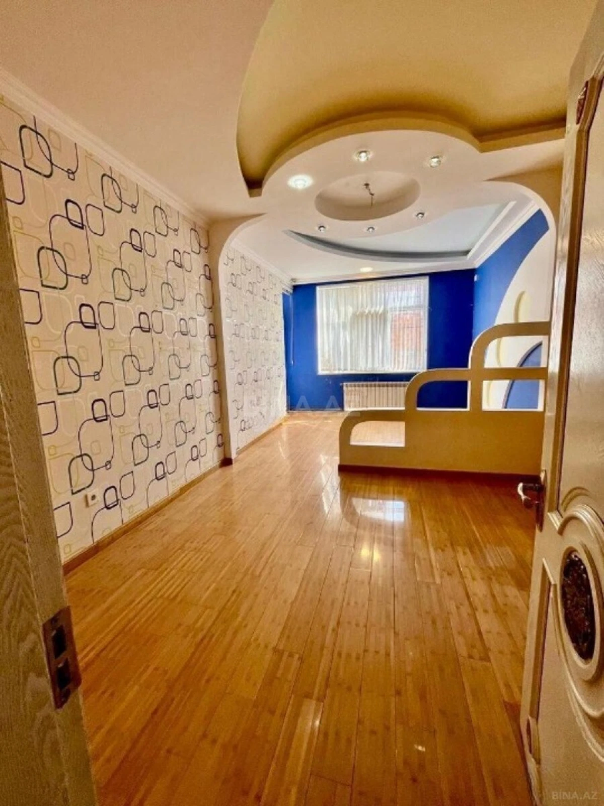 Satılır 3 otaqlı mənzil 135 m²
