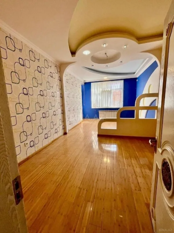 Satılır 3 otaqlı mənzil 135 m²