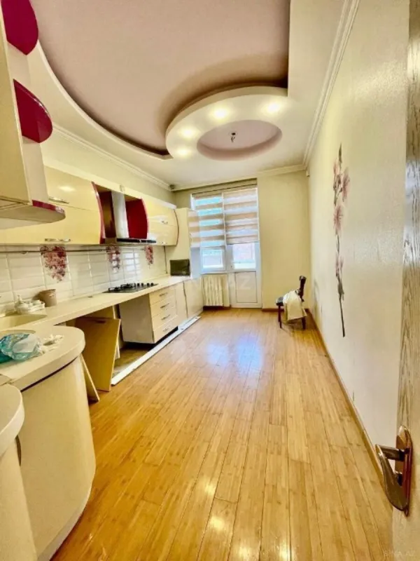 Satılır 3 otaqlı mənzil 135 m²