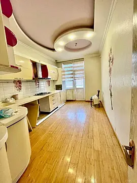 Satılır 3 otaqlı mənzil 135 m²