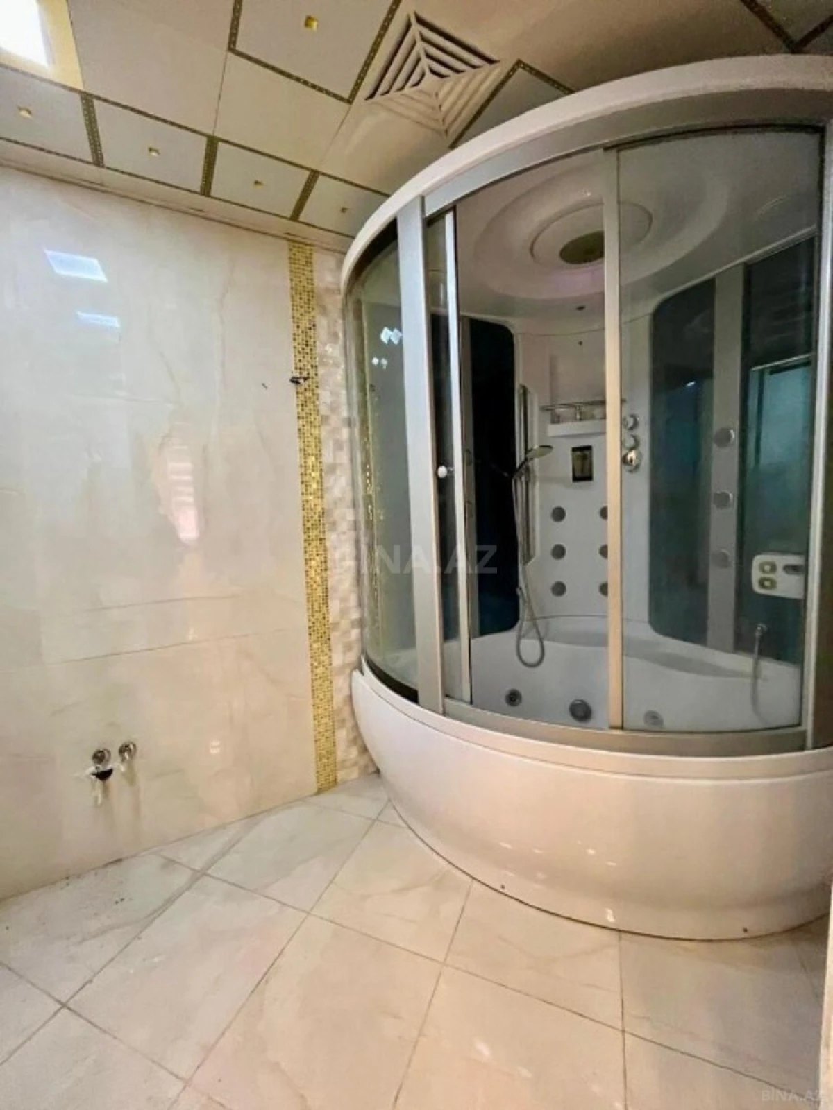 Satılır 3 otaqlı mənzil 135 m²