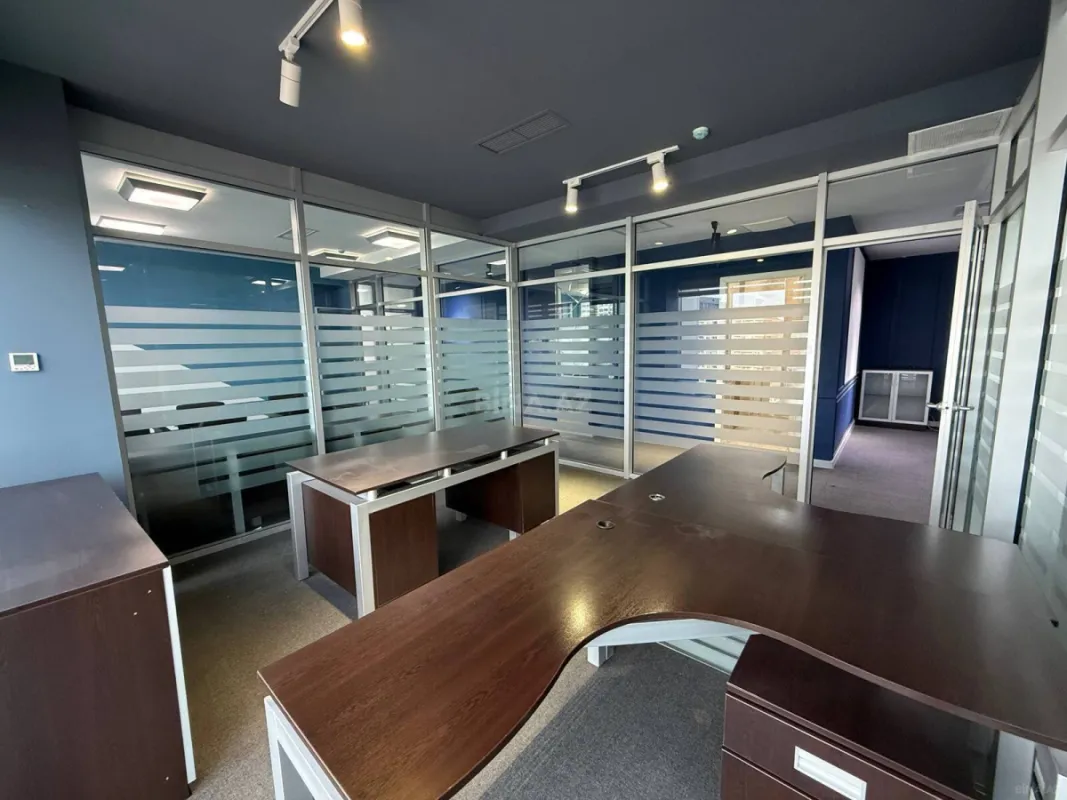 Kirayə verilir 6 otaqlı ofis 190 m²