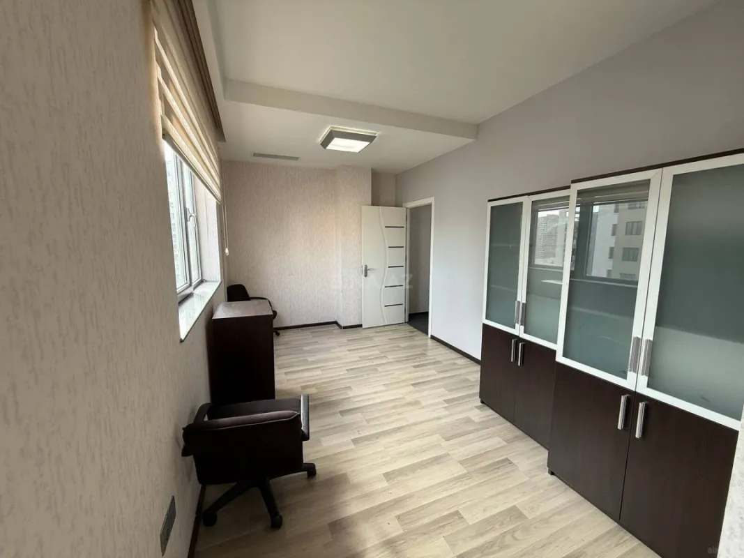 Kirayə verilir 6 otaqlı ofis 190 m²
