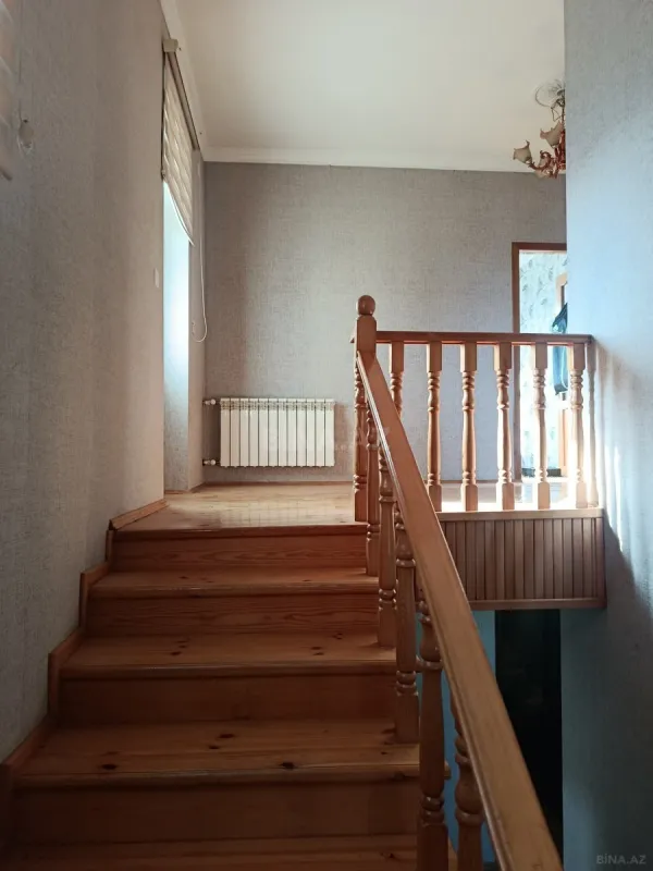 Satılır 5 otaqlı həyət evi 220 m²