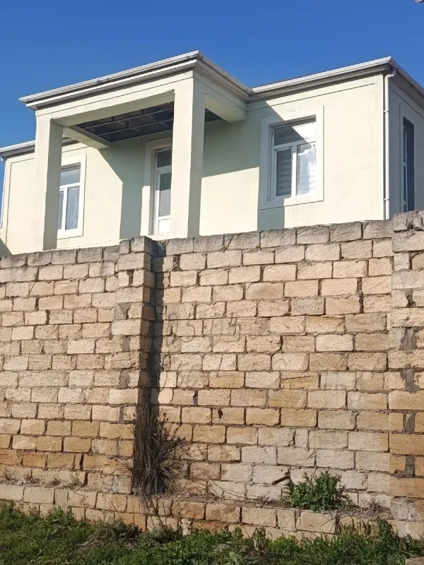 Satılır 5 otaqlı həyət evi 220 m²