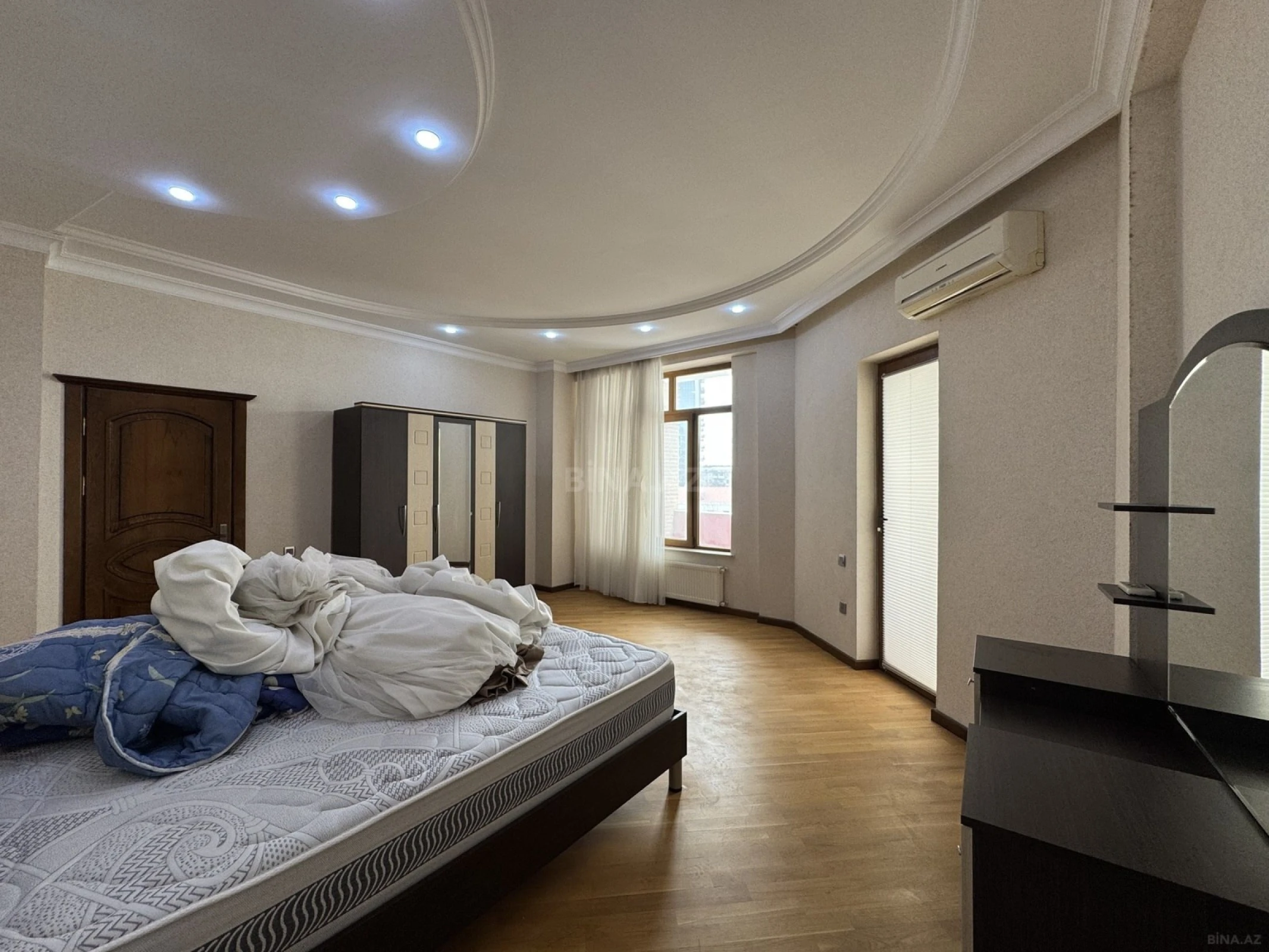 Satılır 3 otaqlı mənzil 107 m²