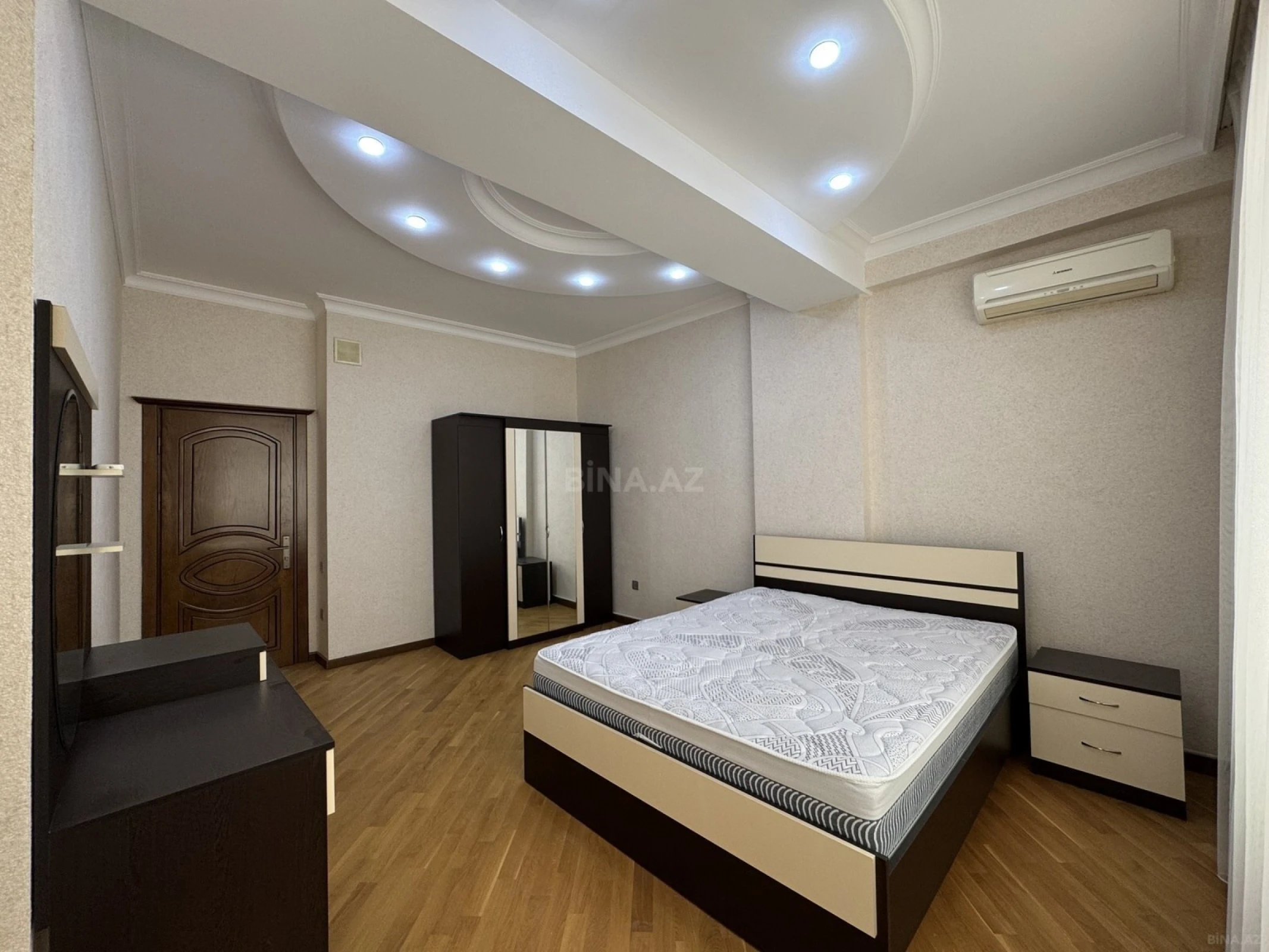 Satılır 3 otaqlı mənzil 107 m²