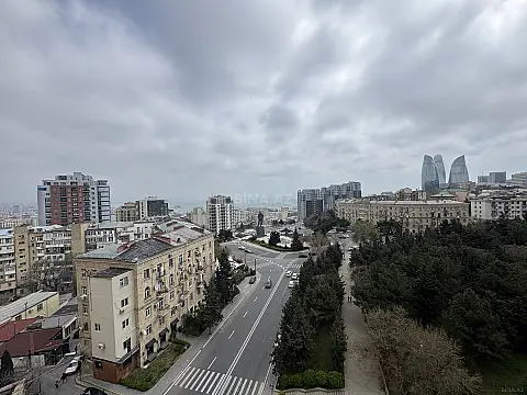 Satılır 3 otaqlı mənzil 107 m²