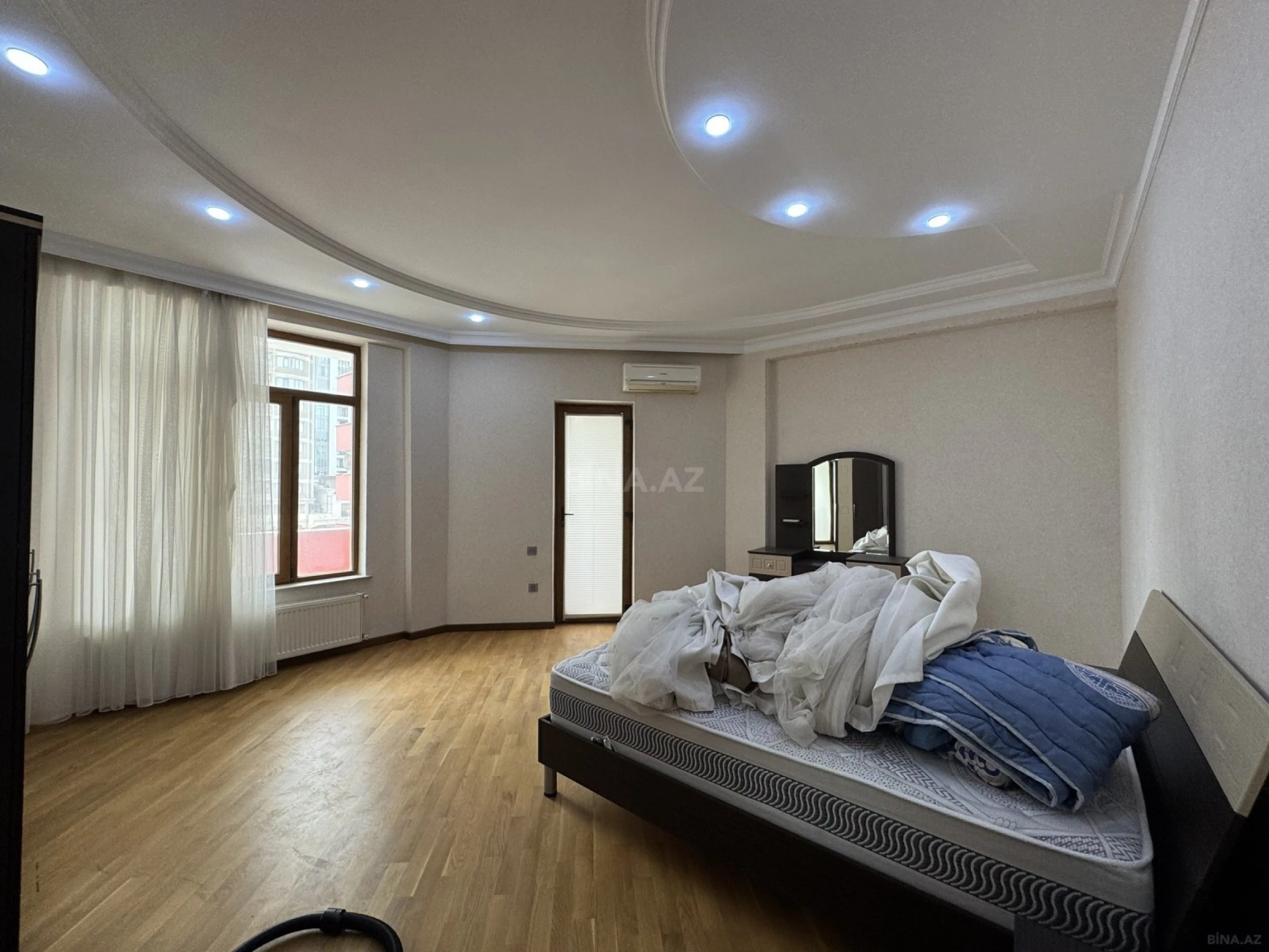 Satılır 3 otaqlı mənzil 107 m²