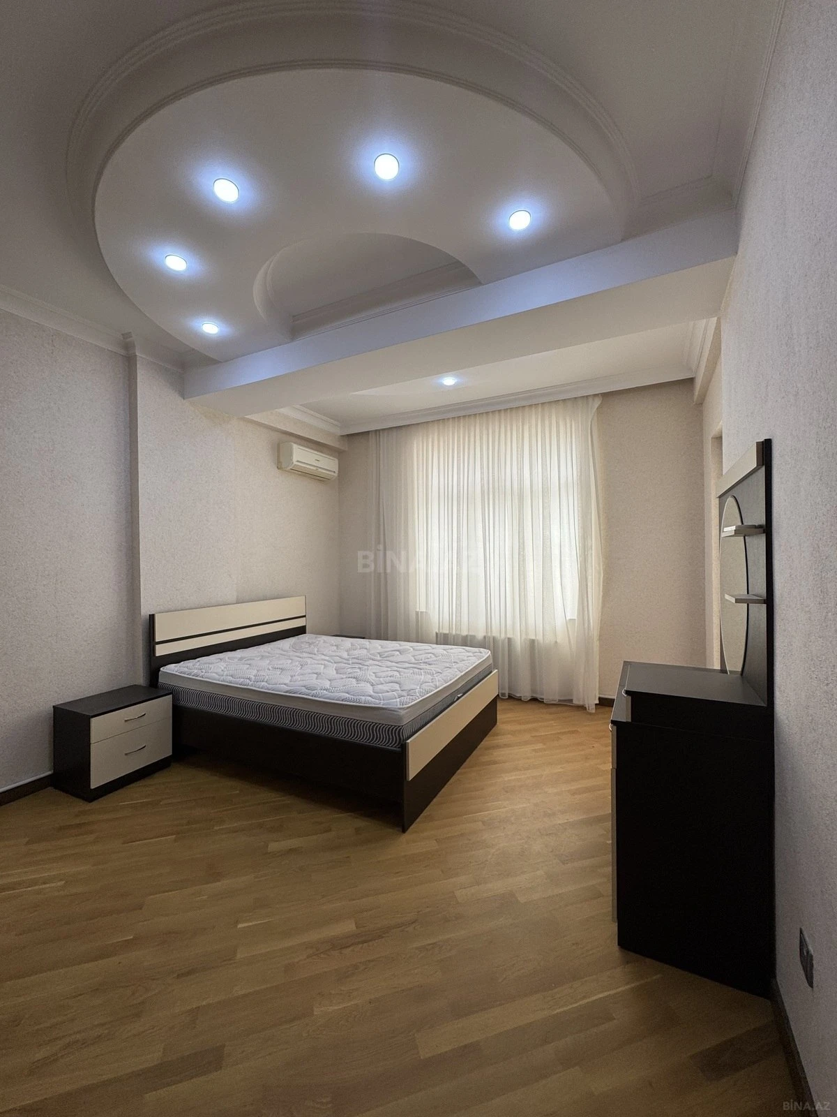 Satılır 3 otaqlı mənzil 107 m²