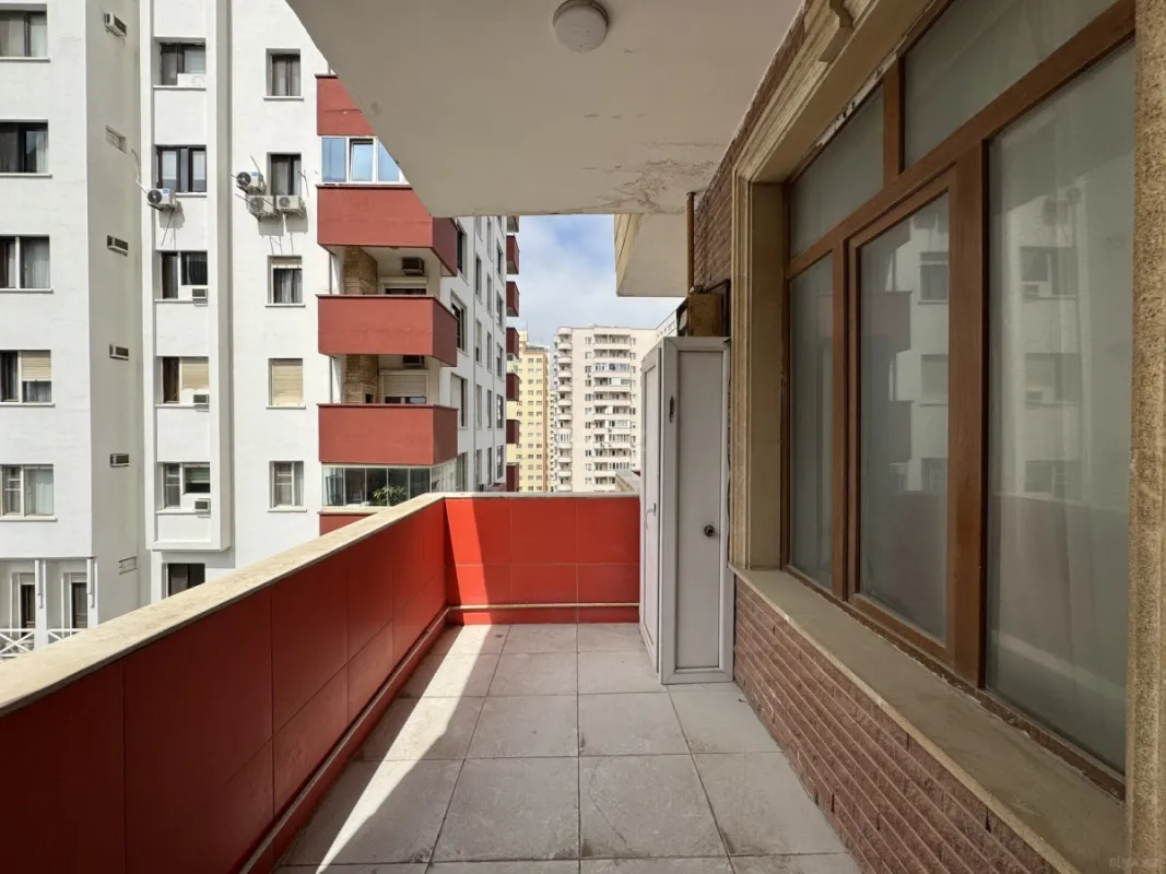 Satılır 3 otaqlı mənzil 107 m²