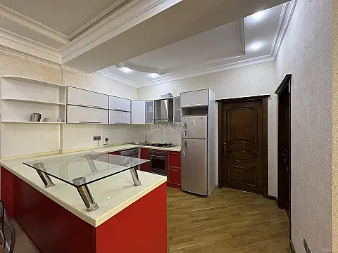 Satılır 3 otaqlı mənzil 107 m²