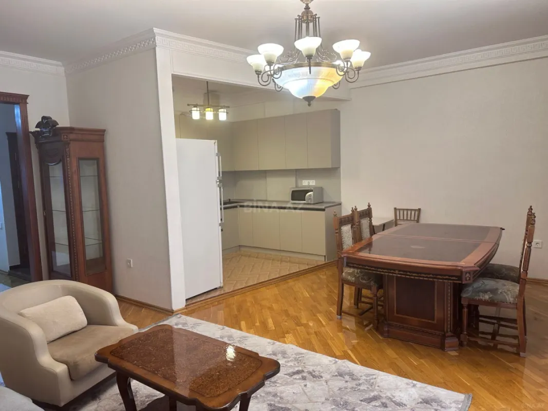 Kirayə verilir 3 otaqlı mənzil 114 m²