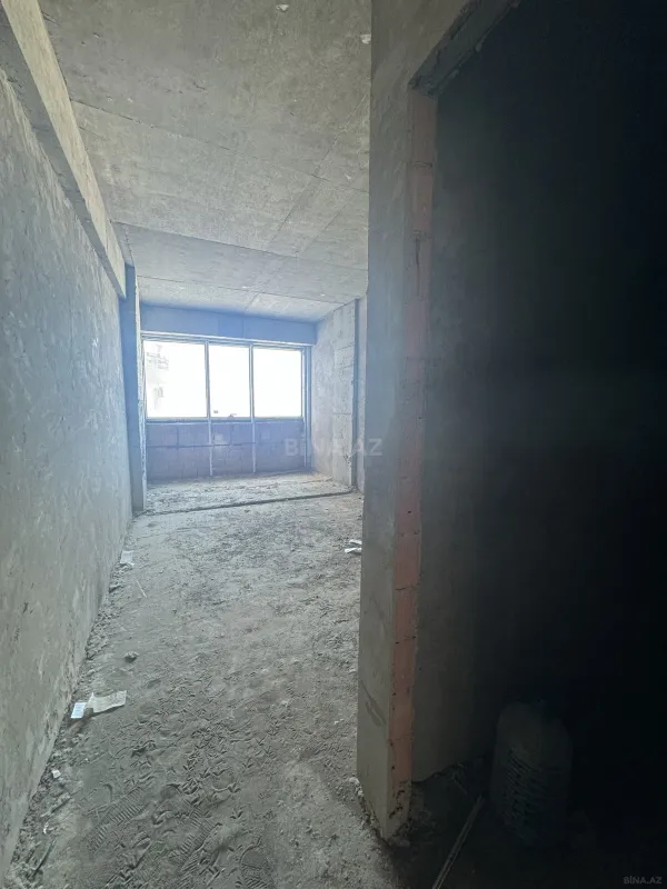 Satılır 4 otaqlı mənzil 196 m²
