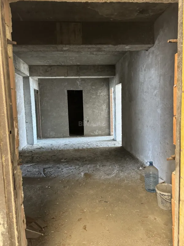 Satılır 4 otaqlı mənzil 196 m²