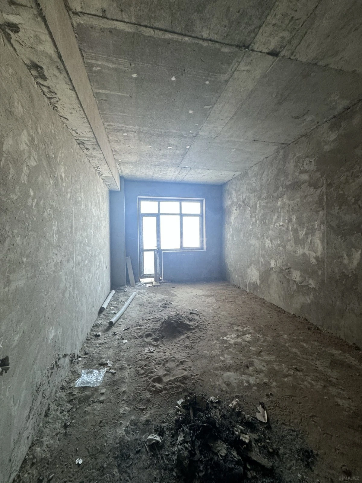 Satılır 4 otaqlı mənzil 196 m²