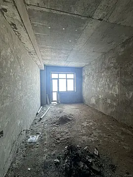 Satılır 4 otaqlı mənzil 196 m²