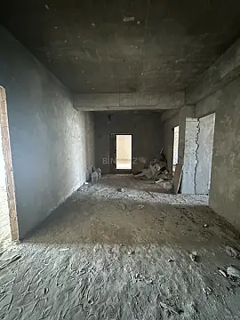 Satılır 4 otaqlı mənzil 196 m²