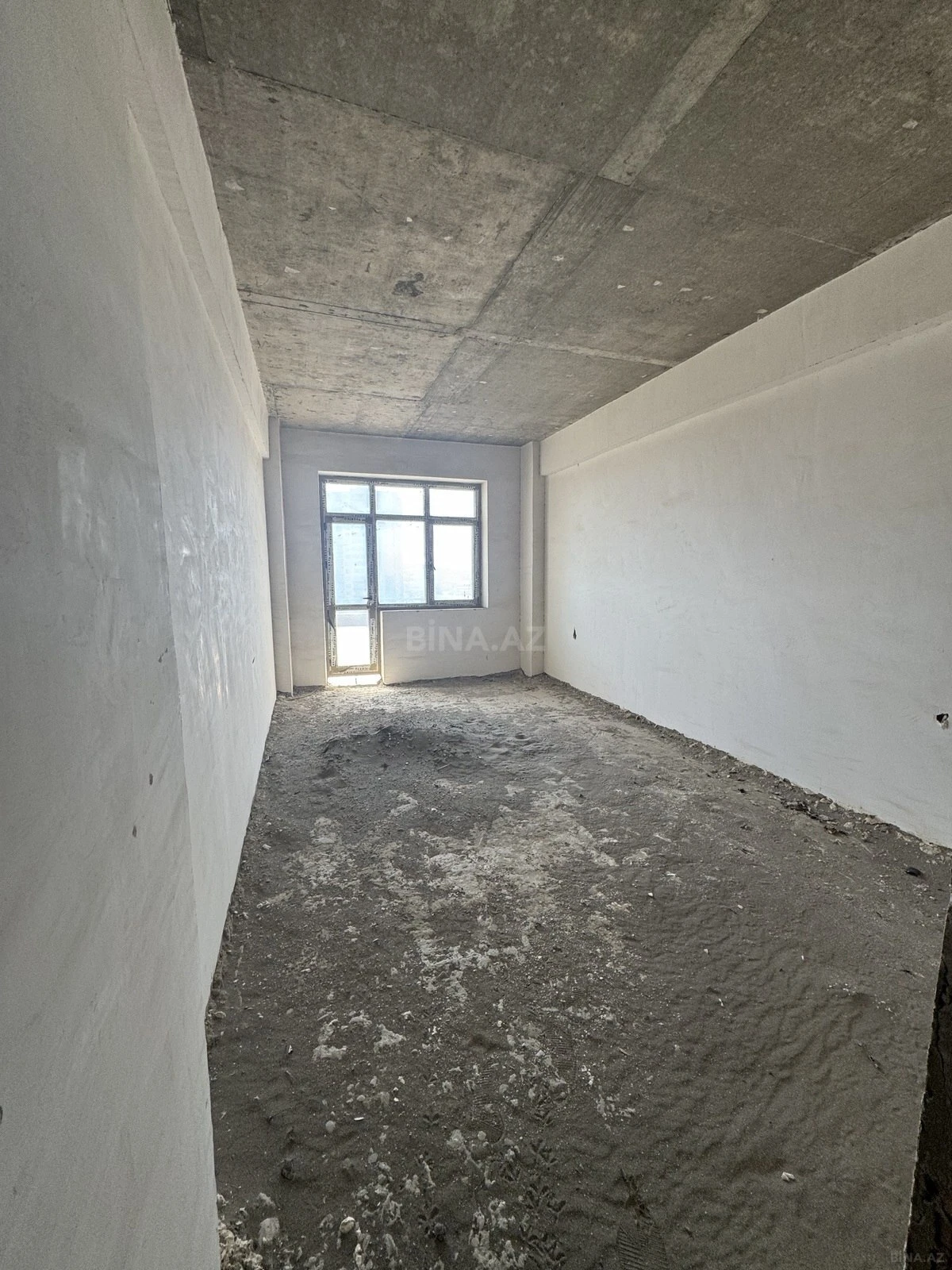 Satılır 4 otaqlı mənzil 196 m²