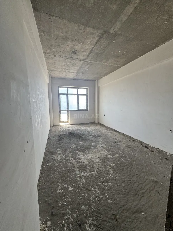 Satılır 4 otaqlı mənzil 196 m²