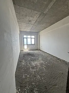 Satılır 4 otaqlı mənzil 196 m²