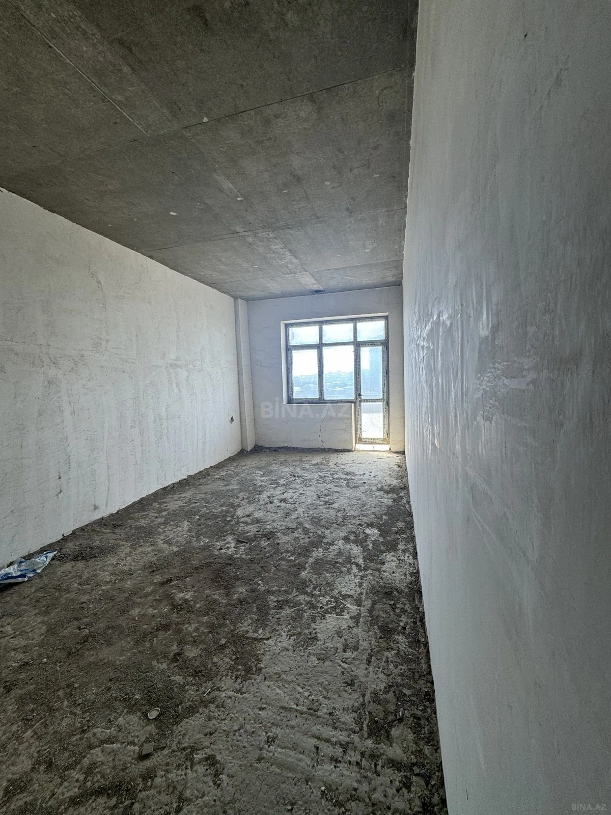 Satılır 4 otaqlı mənzil 196 m²