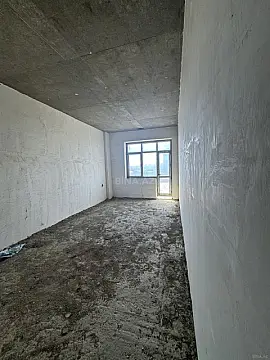 Satılır 4 otaqlı mənzil 196 m²