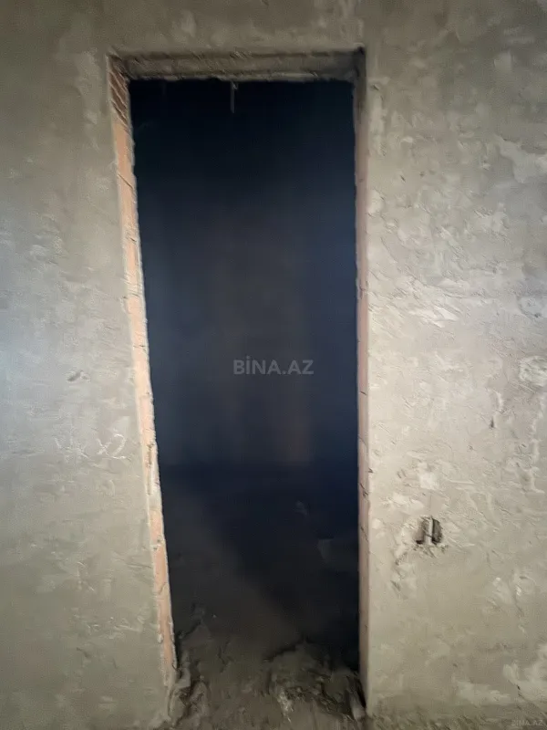 Satılır 4 otaqlı mənzil 196 m²