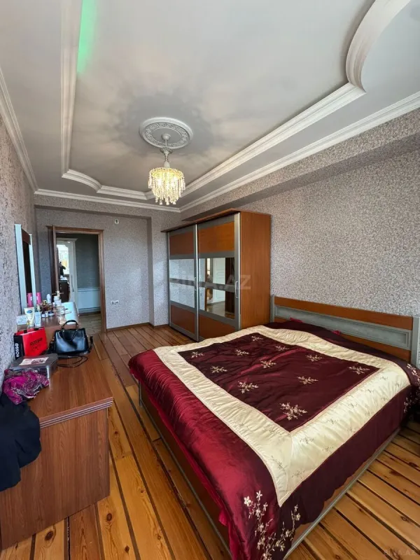 Satılır 3 otaqlı mənzil 124 m²
