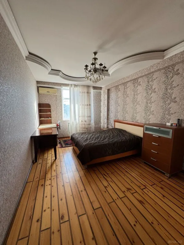 Satılır 3 otaqlı mənzil 124 m²