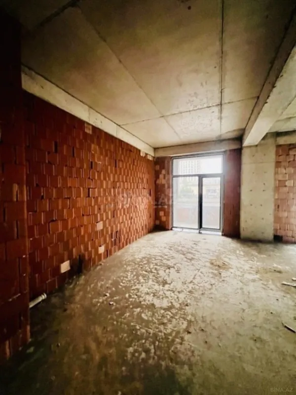 Satılır 4 otaqlı mənzil 195 m²