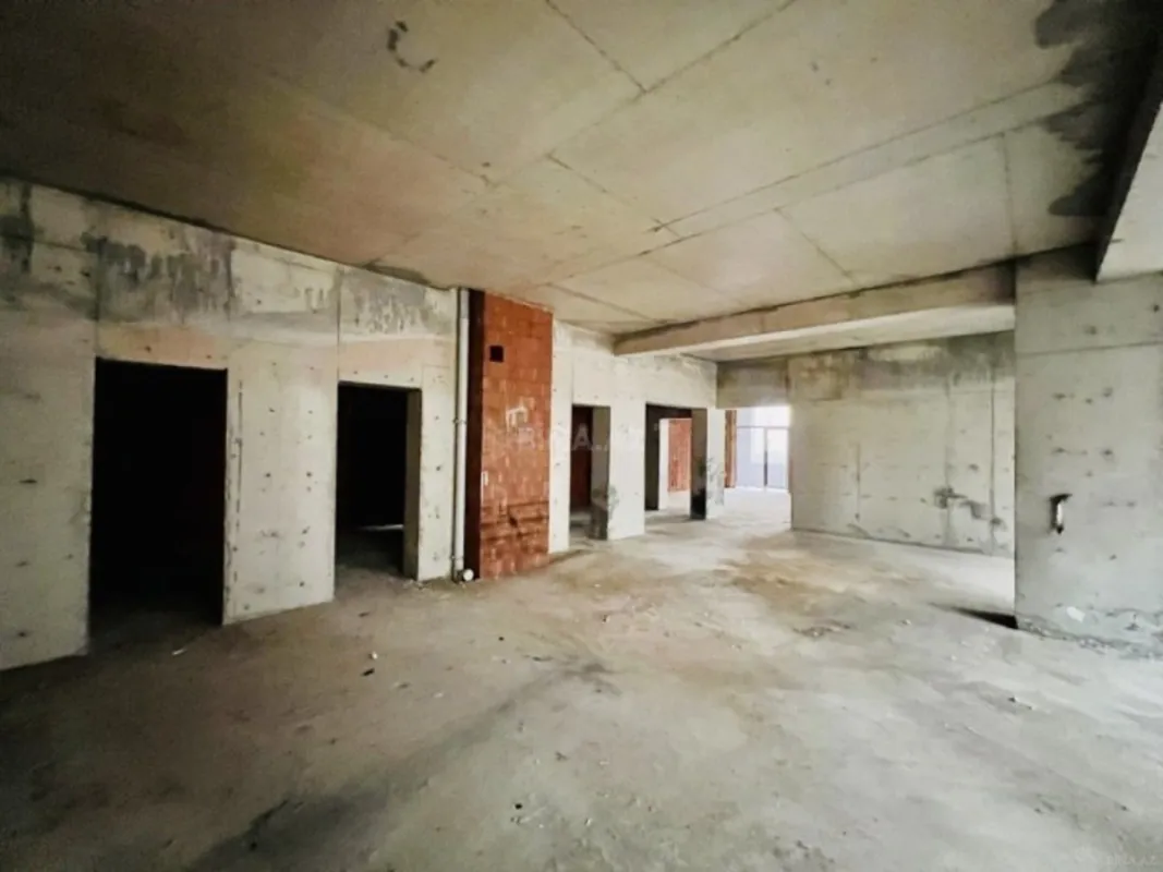 Satılır 4 otaqlı mənzil 195 m²