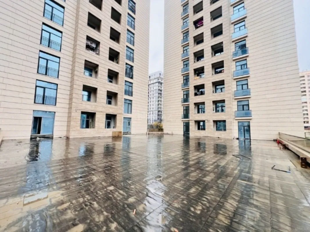 Satılır 4 otaqlı mənzil 195 m²