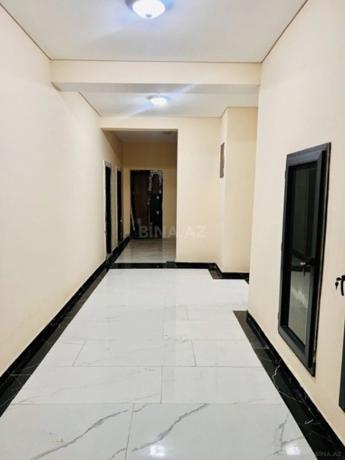 Satılır 4 otaqlı mənzil 195 m²