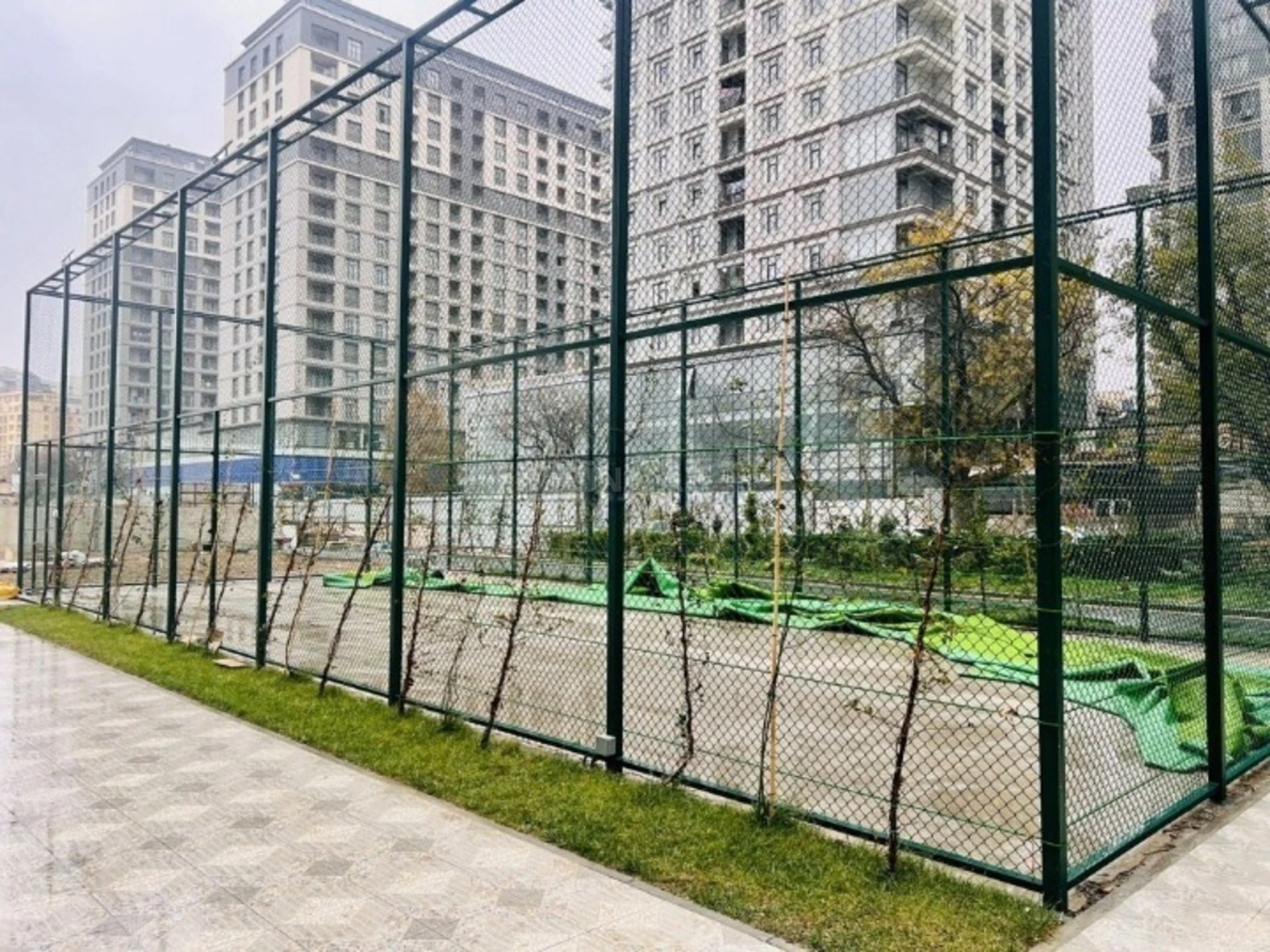 Satılır 4 otaqlı mənzil 195 m²