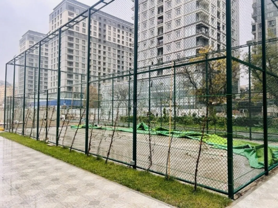 Satılır 4 otaqlı mənzil 195 m²