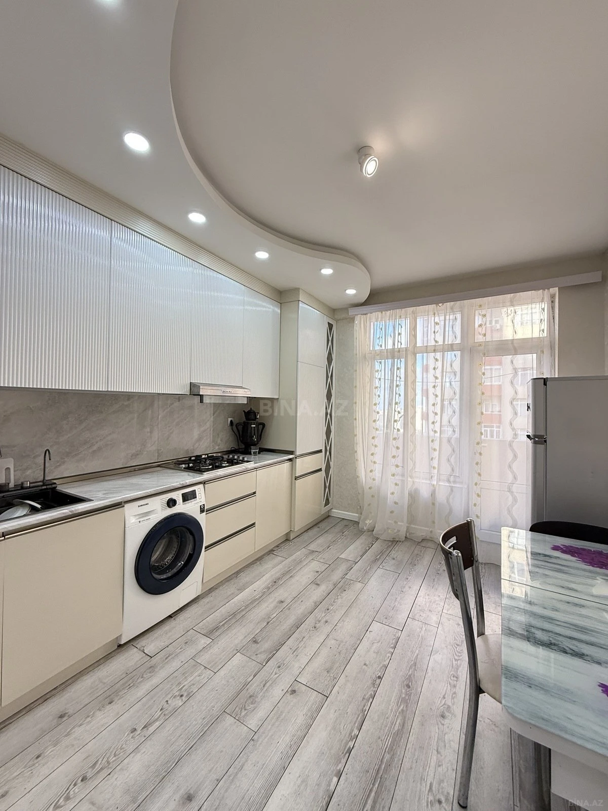 Kirayə verilir 3 otaqlı mənzil 140 m²