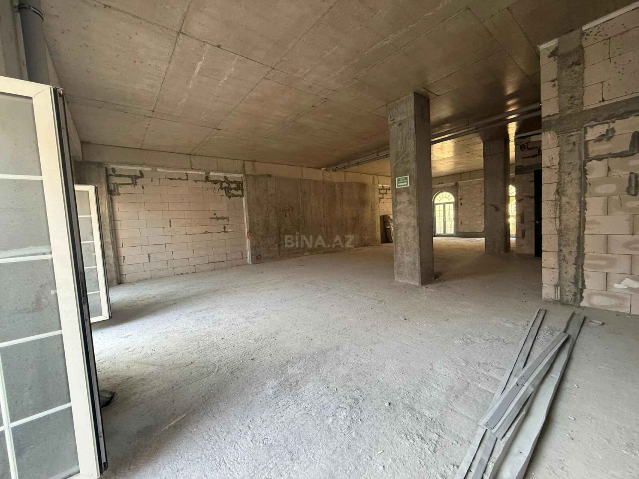 Satılır 4 otaqlı mənzil 148 m²