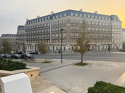 Satılır 4 otaqlı mənzil 148 m²