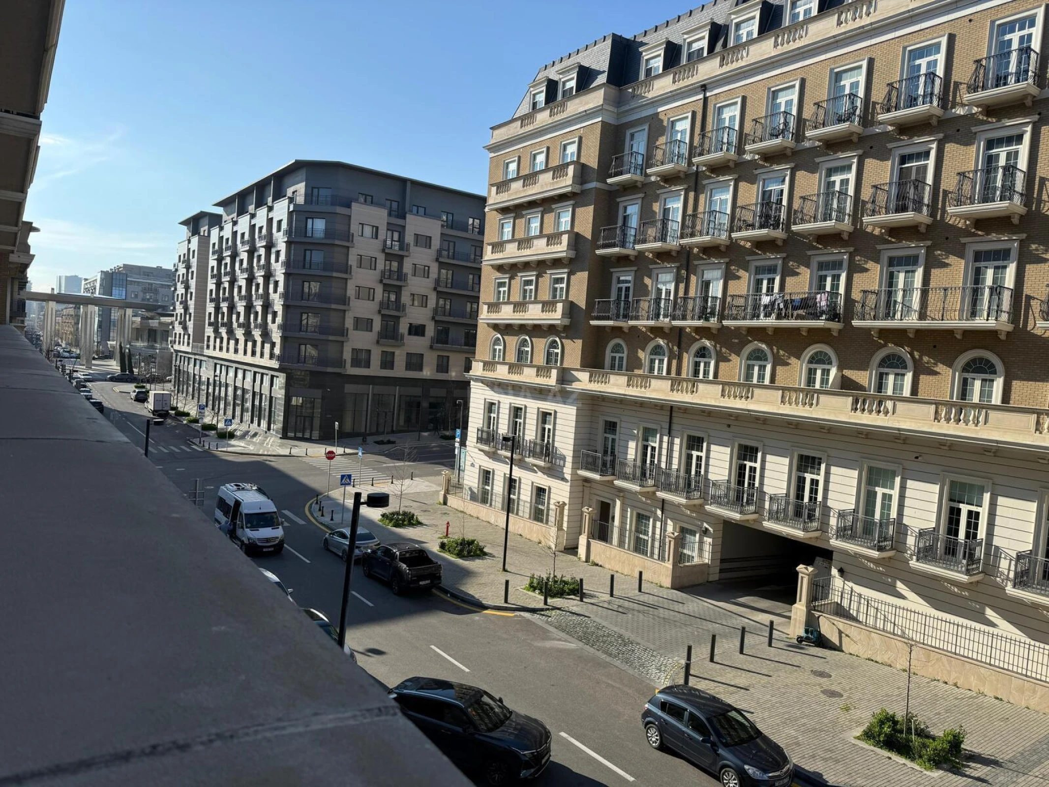 Satılır 4 otaqlı mənzil 148 m²