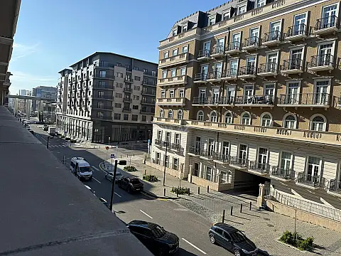 Satılır 4 otaqlı mənzil 148 m²