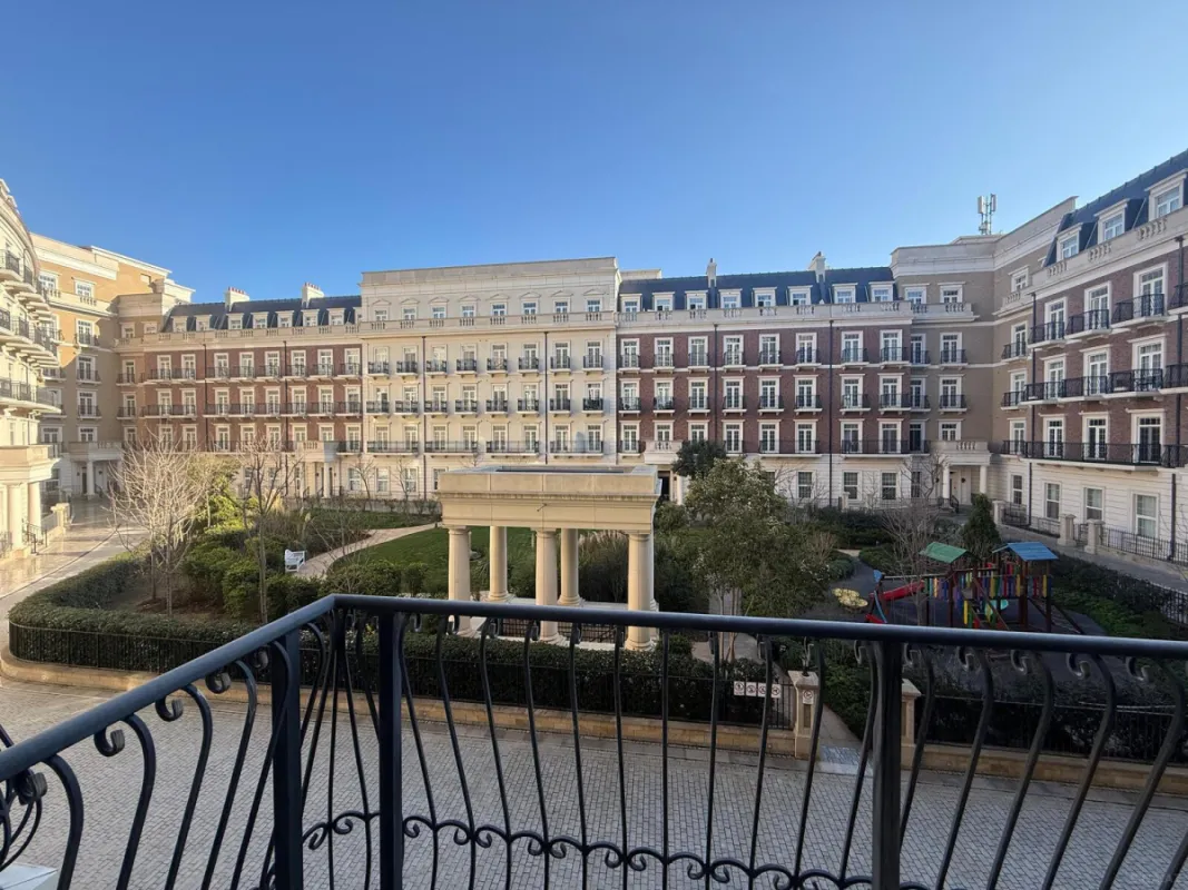 Satılır 4 otaqlı mənzil 148 m²