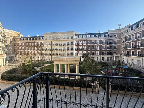 Satılır 4 otaqlı mənzil 148 m²